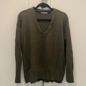 Lush green sweater. Large